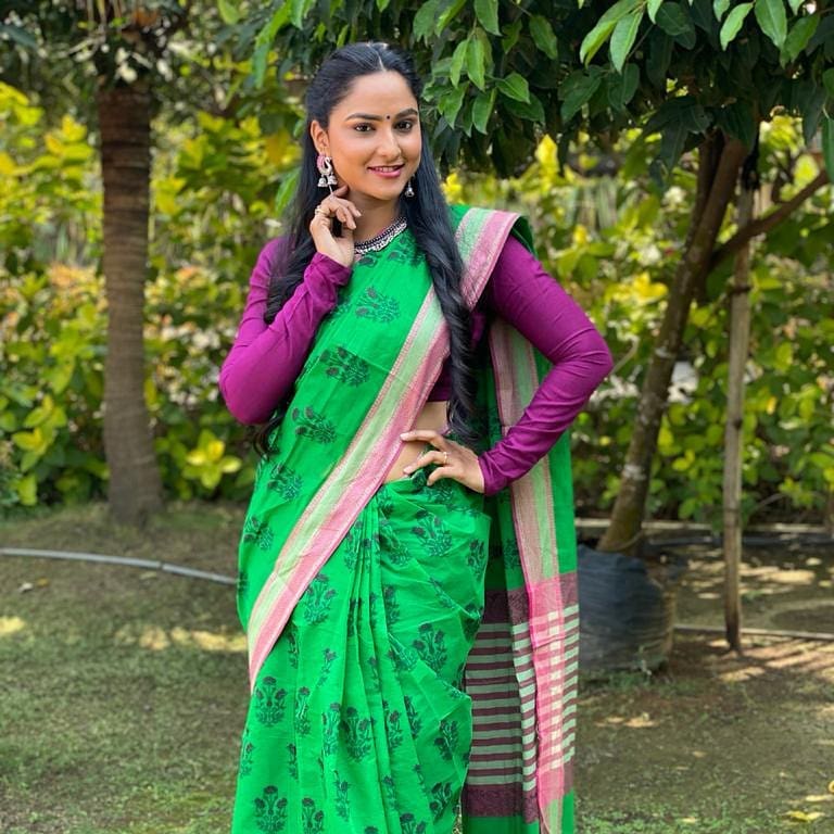 Zee Telugu Tv Anchor Kasi Annapurna In Green Saree Blouse